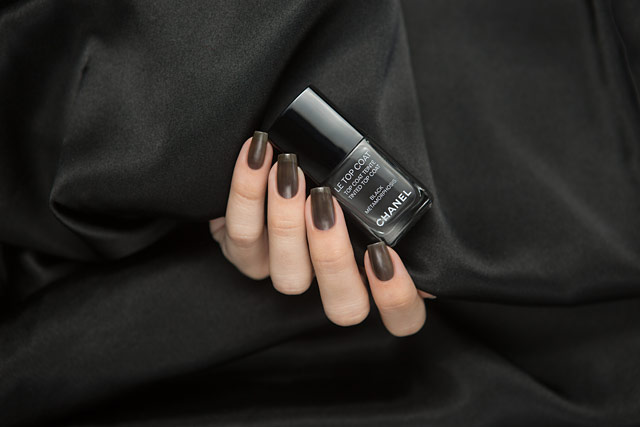 Chanel Le Top Coat Tinted Top Coat Black Metamorphosis | Coco Codes collection | Spring Summer 2017