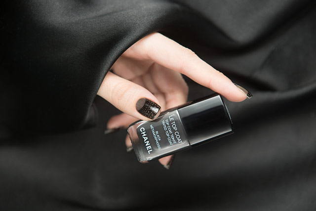 Chanel Le Top Coat Tinted Top Coat Black Metamorphosis | Coco Codes collection | Spring Summer 2017